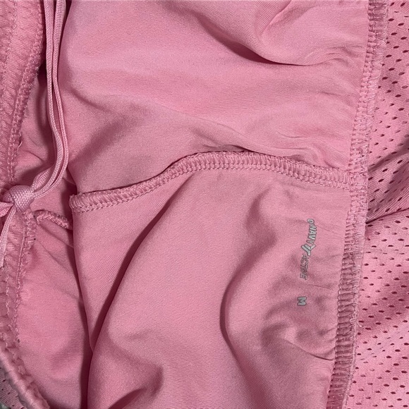 Old Navy Ladies Pink Mesh Athletic Shorts Size Medium - Picture 5 of 8